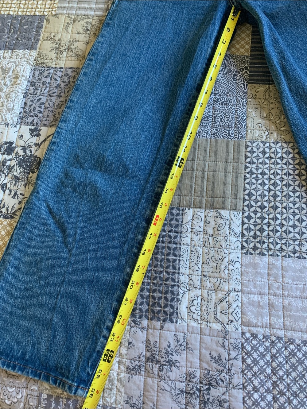 Levi's Ribcage Straight Ankle Jeans - Picture 13 of 14